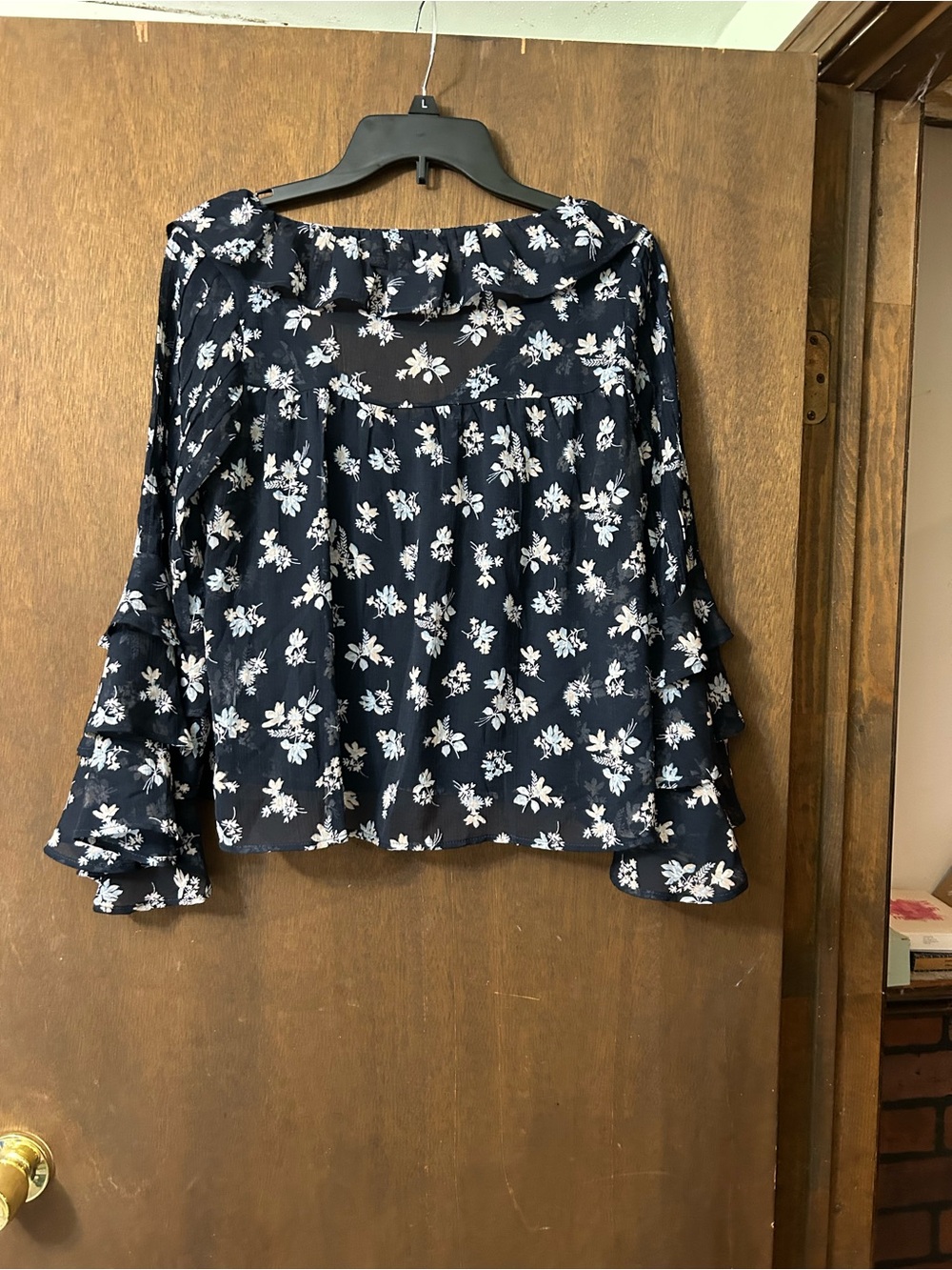 American Eagle-Brand New Navy Blue Floral Print Ruffle Tiered-Sleeve Blouse. S